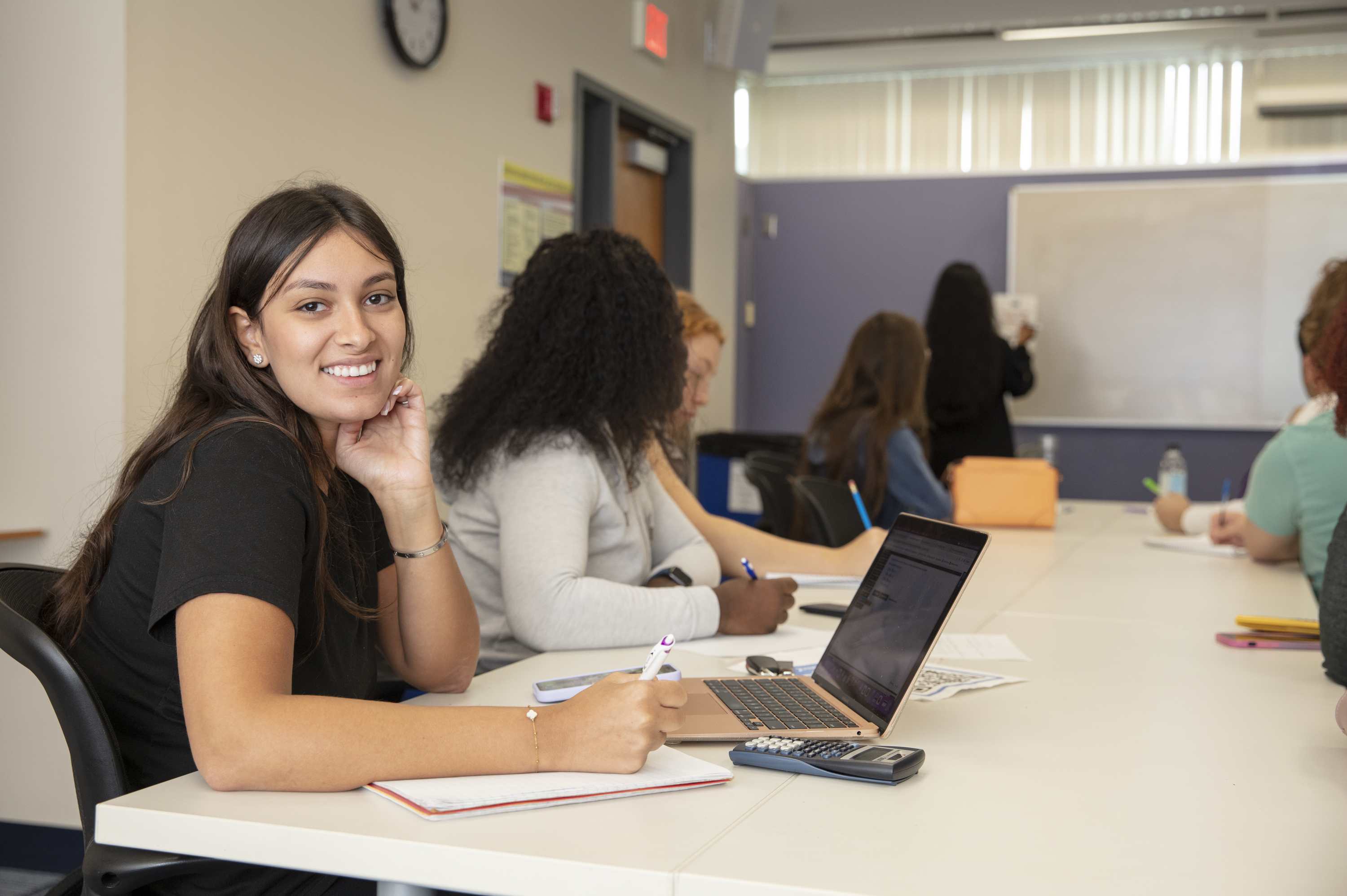 太阳城娱乐 Student Smiling