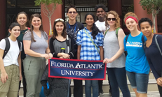 太阳城娱乐 High students in the Galapagos