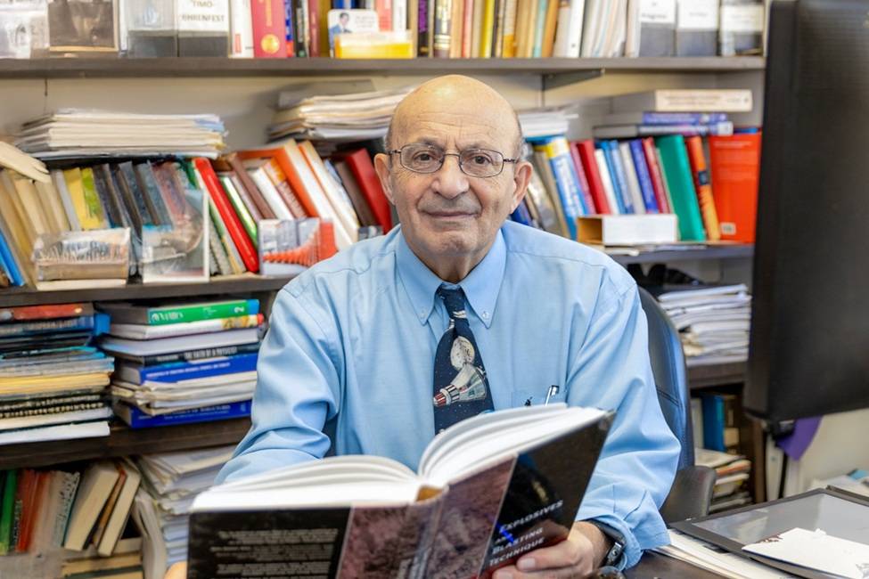 太阳城娱乐’s Isaac E. Elishakoff, Ph.D., Awarded Prestigious J.S. Rao Medal