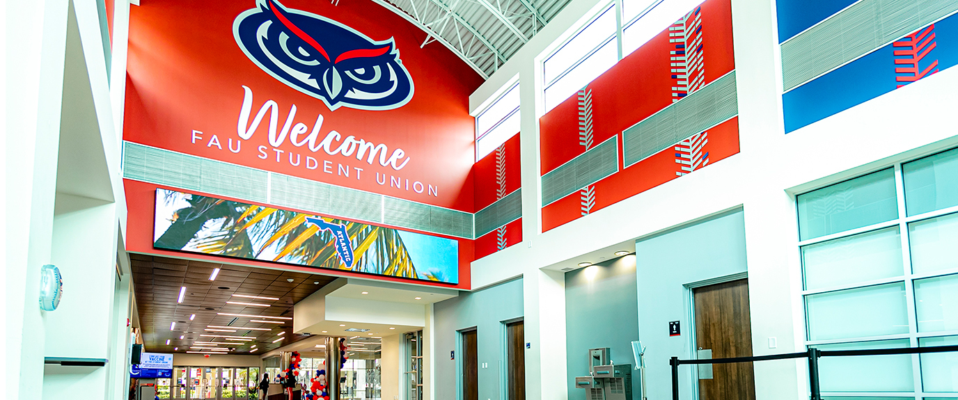 Digital rendering of the future 太阳城娱乐 Student Union from an outside view which includes a fountain, seating areas, and students and trees