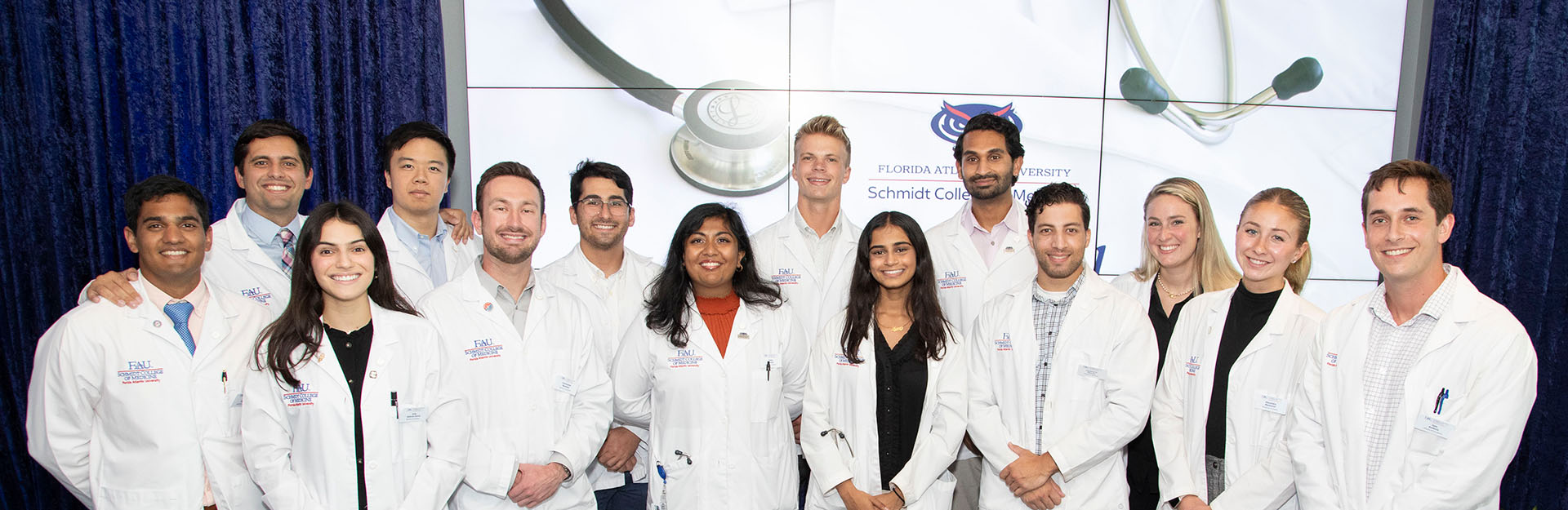 A group of MD 学生 in white coats at the 施密特医学院 2024 White Coats-4-Care event.