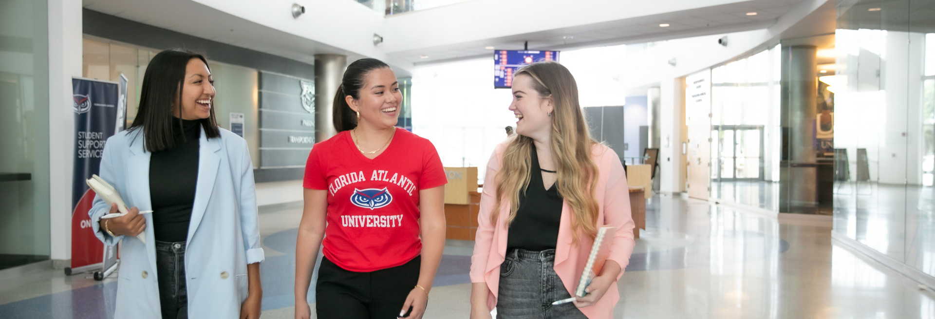 太阳城娱乐 Students in the student union