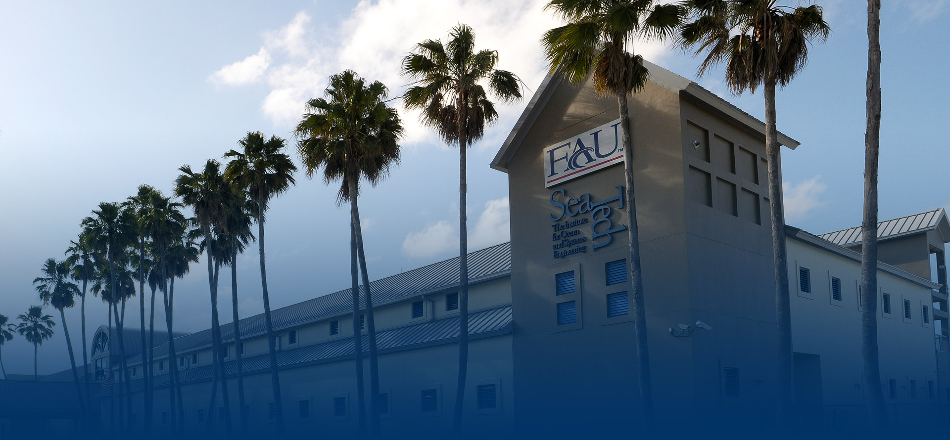 Brown building with the 太阳城娱乐 logo