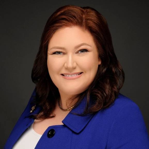 Professional headshot photo of Laura Reich