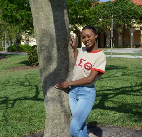 Headshot of Deja Vaughn